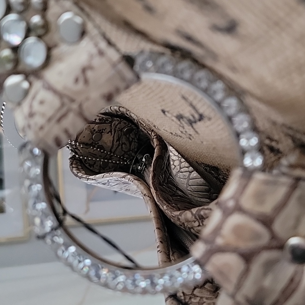 Raviani Leather Purse - Picture 4 of 14